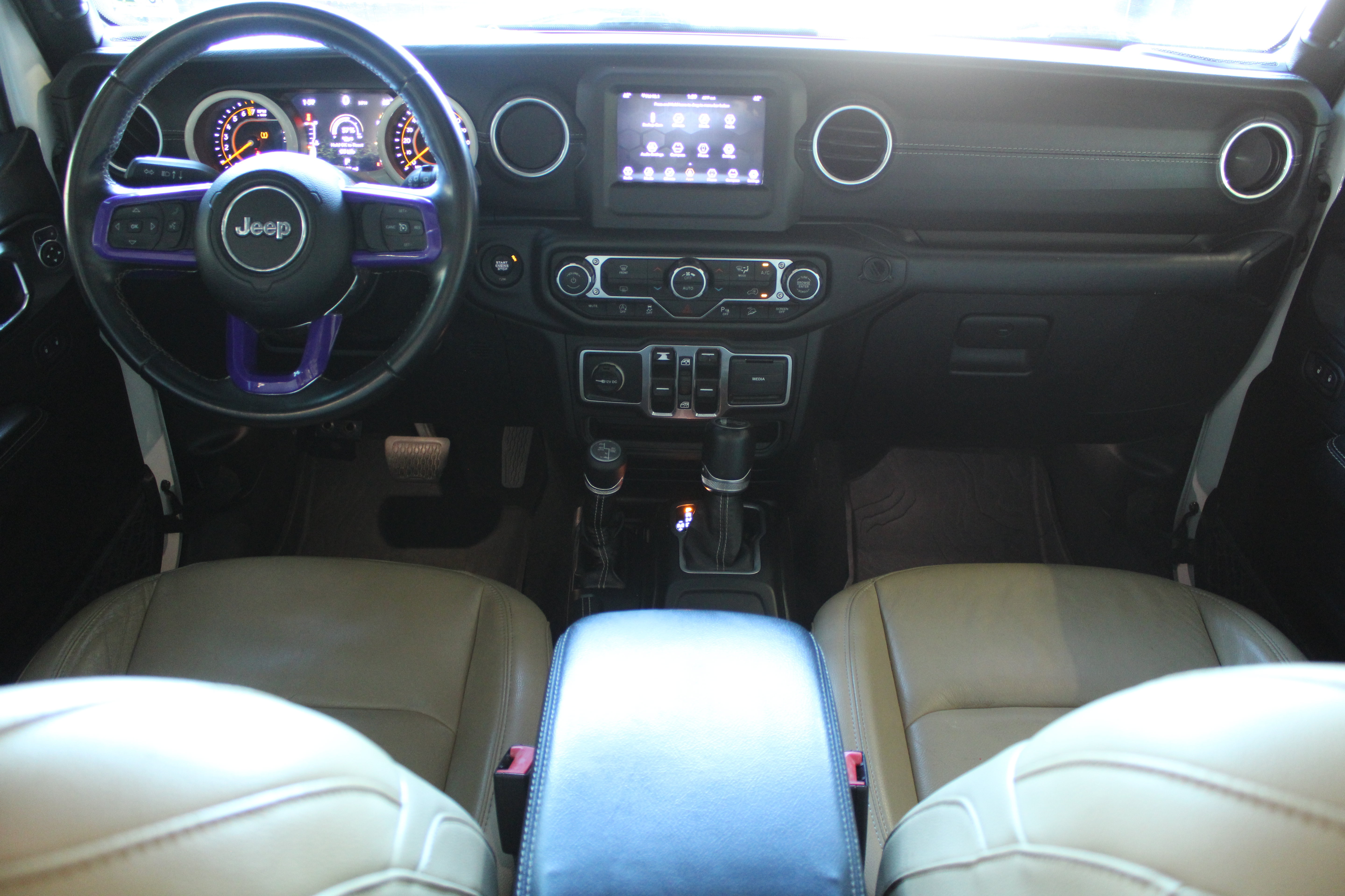 2018 Jeep Wrangler Unlimited Sahara - Image 2