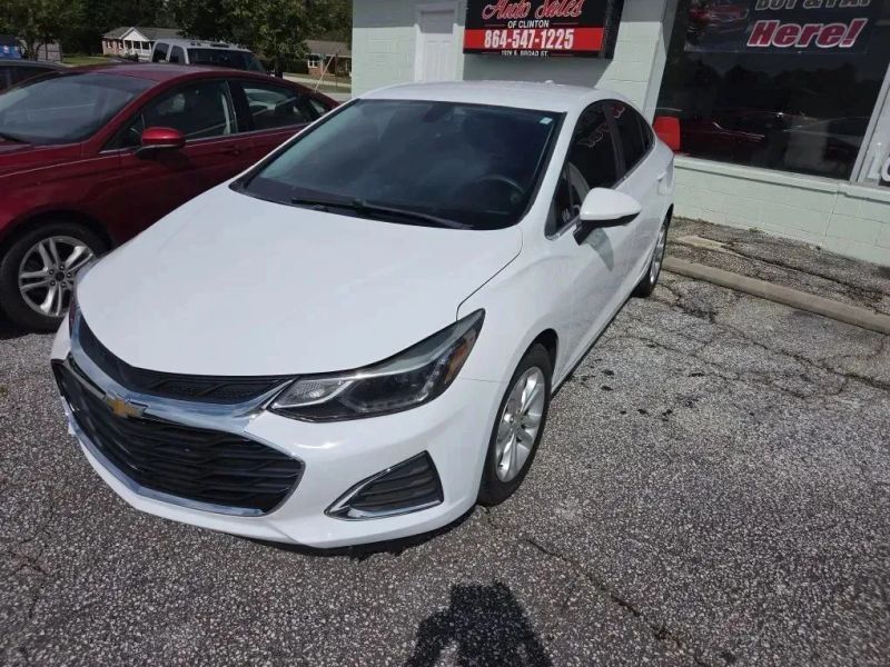 2019 Chevrolet Cruze LT - Image 2