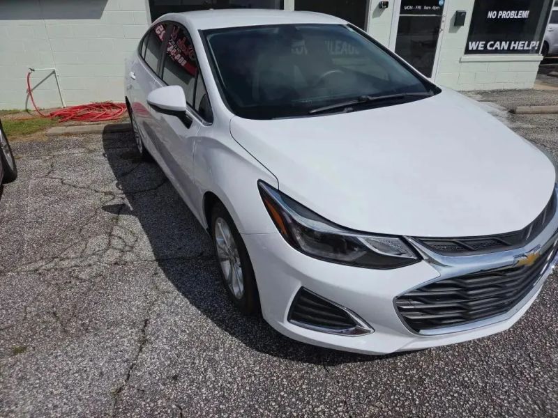 2019 Chevrolet Cruze LT - Image 4