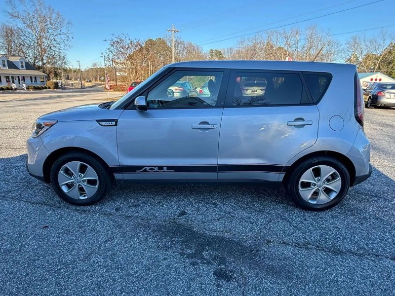2016 Kia Soul Wagon 4D - Image 2