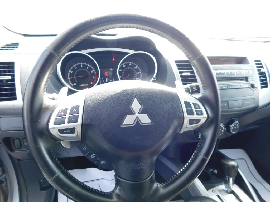 2010 Mitsubishi Outlander SE - Image 3