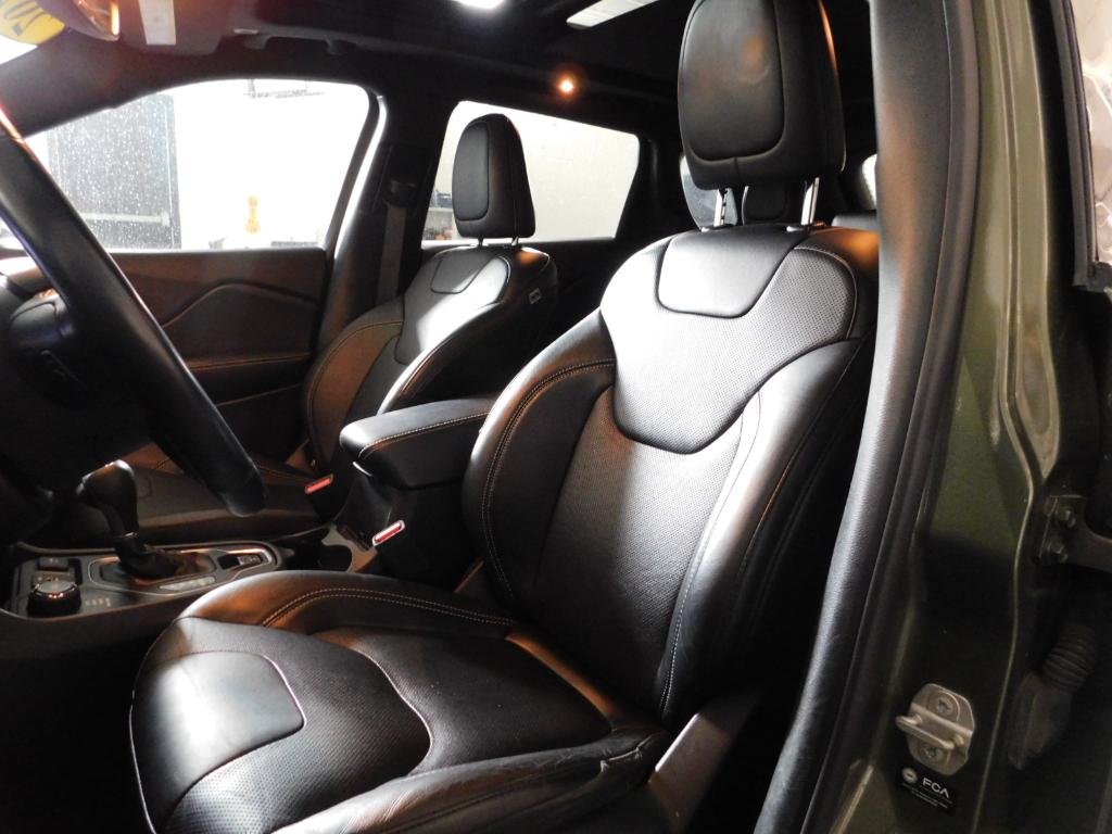 Photo 2 of 2021 Jeep Cherokee Latitude Lux