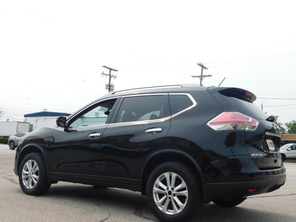 2015 Nissan Rogue SV - Image 2