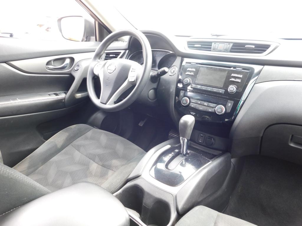 2015 Nissan Rogue SV - Image 3