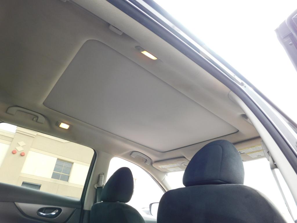 2015 Nissan Rogue SV - Image 4