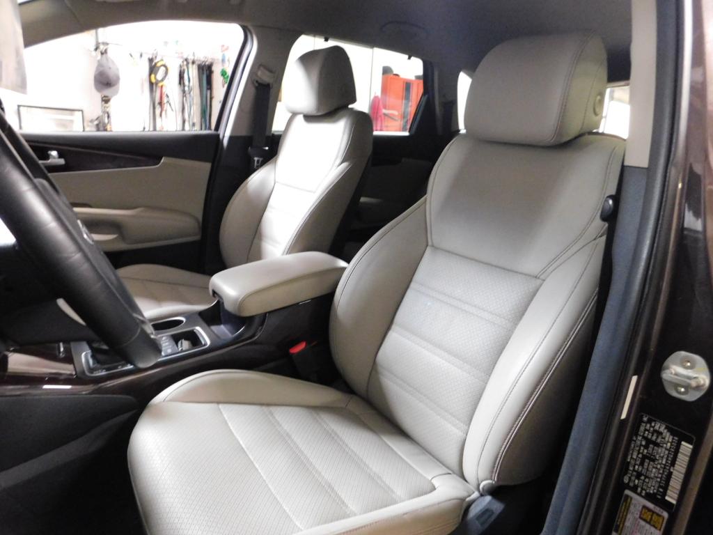 Photo 2 of 2017 Kia Sorento EX V6