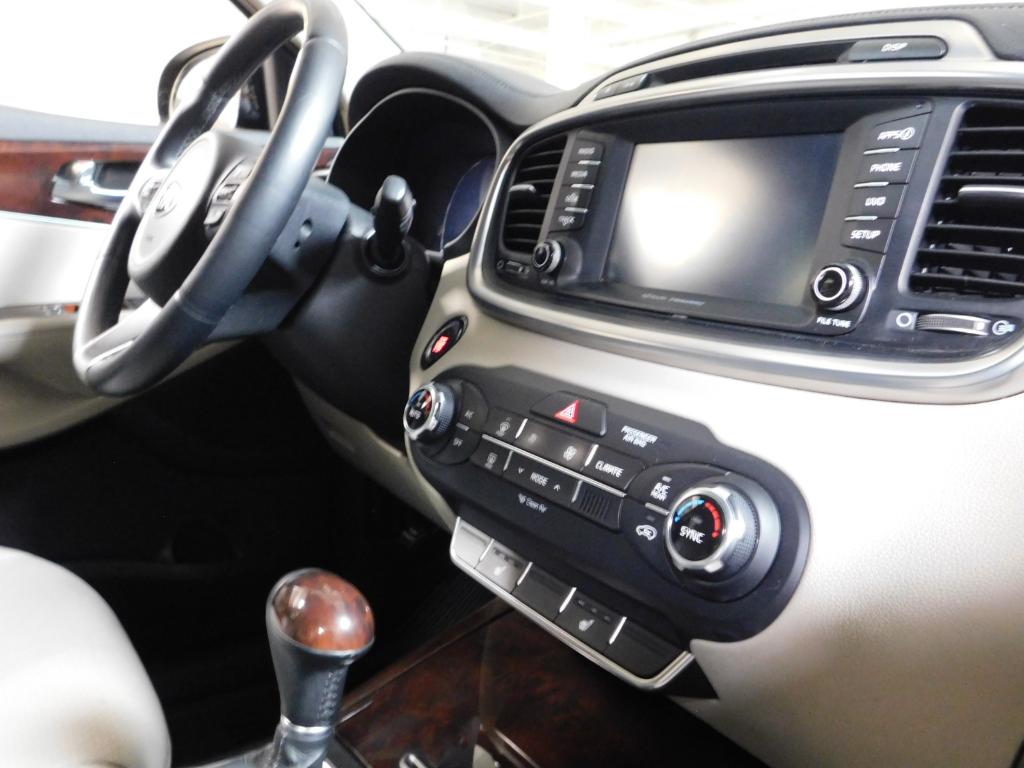 Photo 3 of 2017 Kia Sorento EX V6