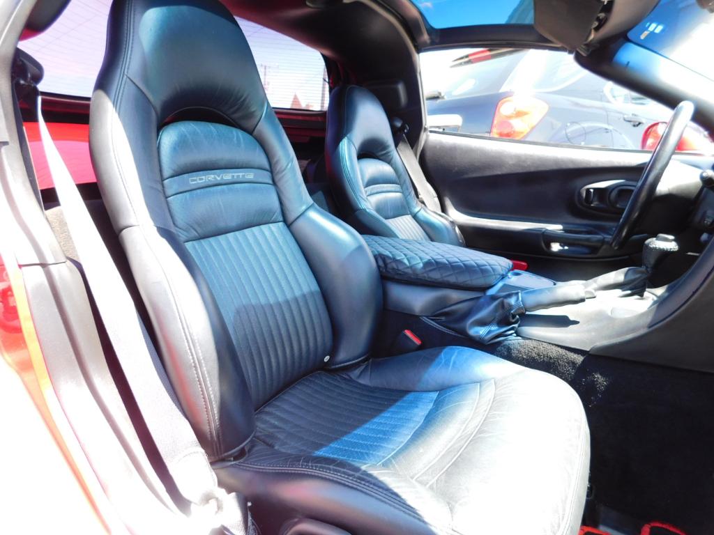 2004 Chevrolet Corvette Base - Photo 12