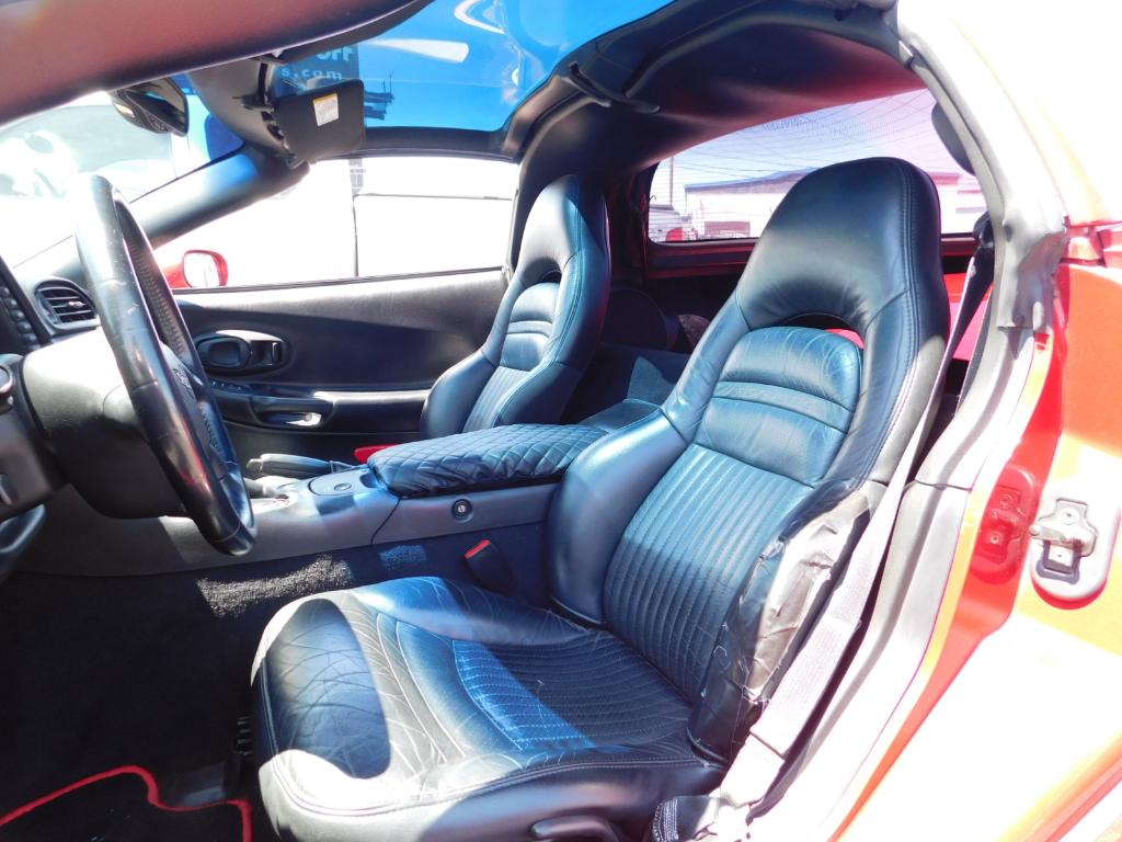 2004 Chevrolet Corvette Base - Photo 11