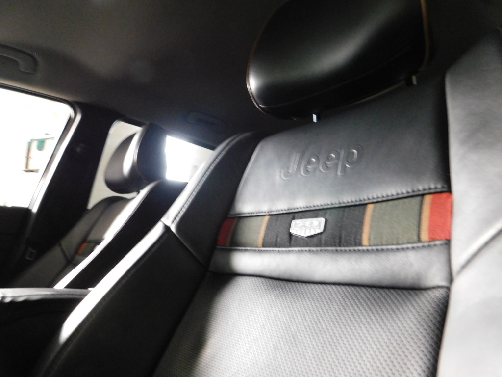 2011 Jeep Grand Cherokee Laredo photo 3