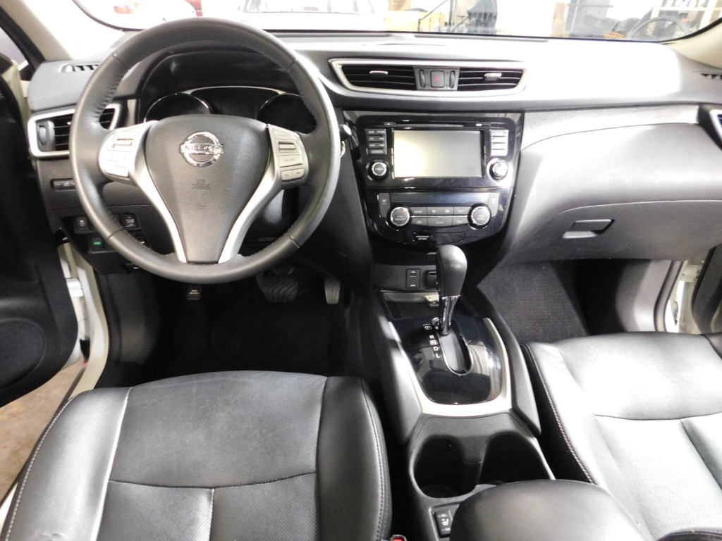 2016 Nissan Rogue SL - Image 3