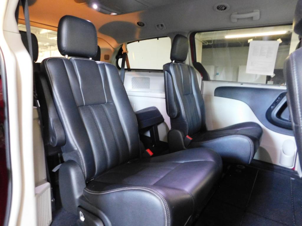 2013 Chrysler Town & Country Touring-L - Photo 15