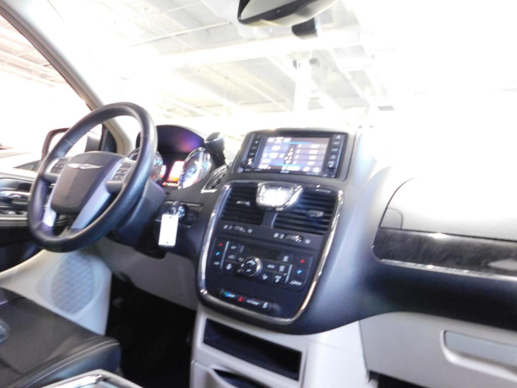 2013 Chrysler Town & Country Touring-L - Photo 17