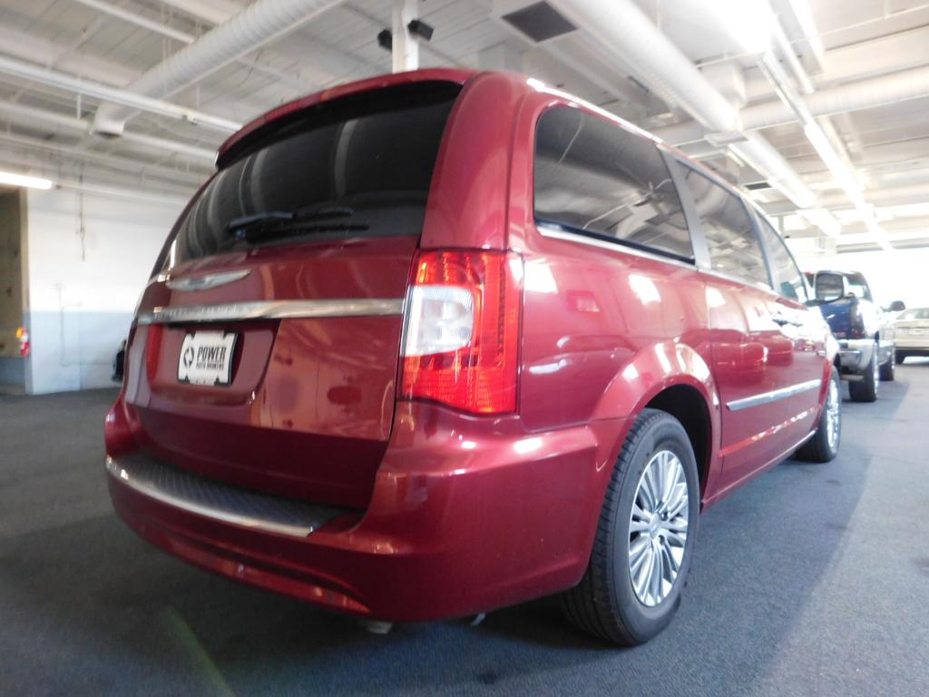 2013 Chrysler Town & Country Touring-L - Photo 6
