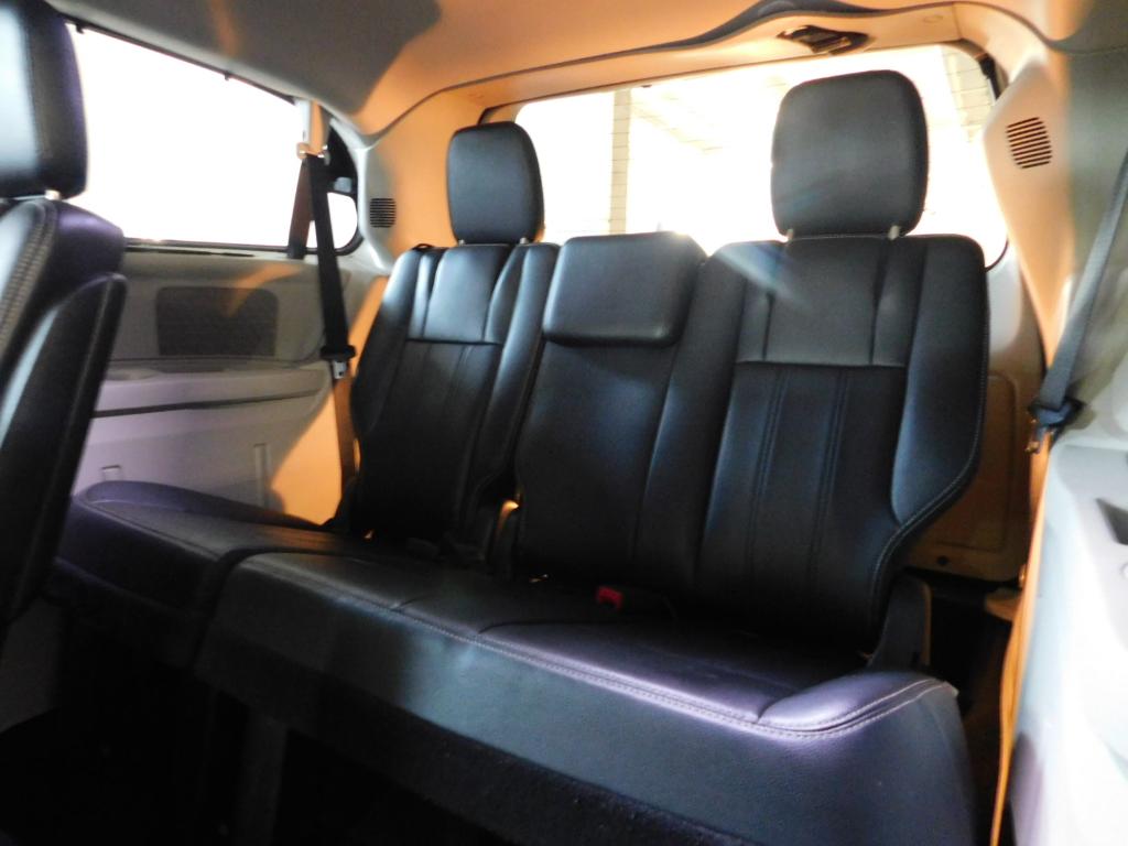 2013 Chrysler Town & Country Touring-L - Photo 13