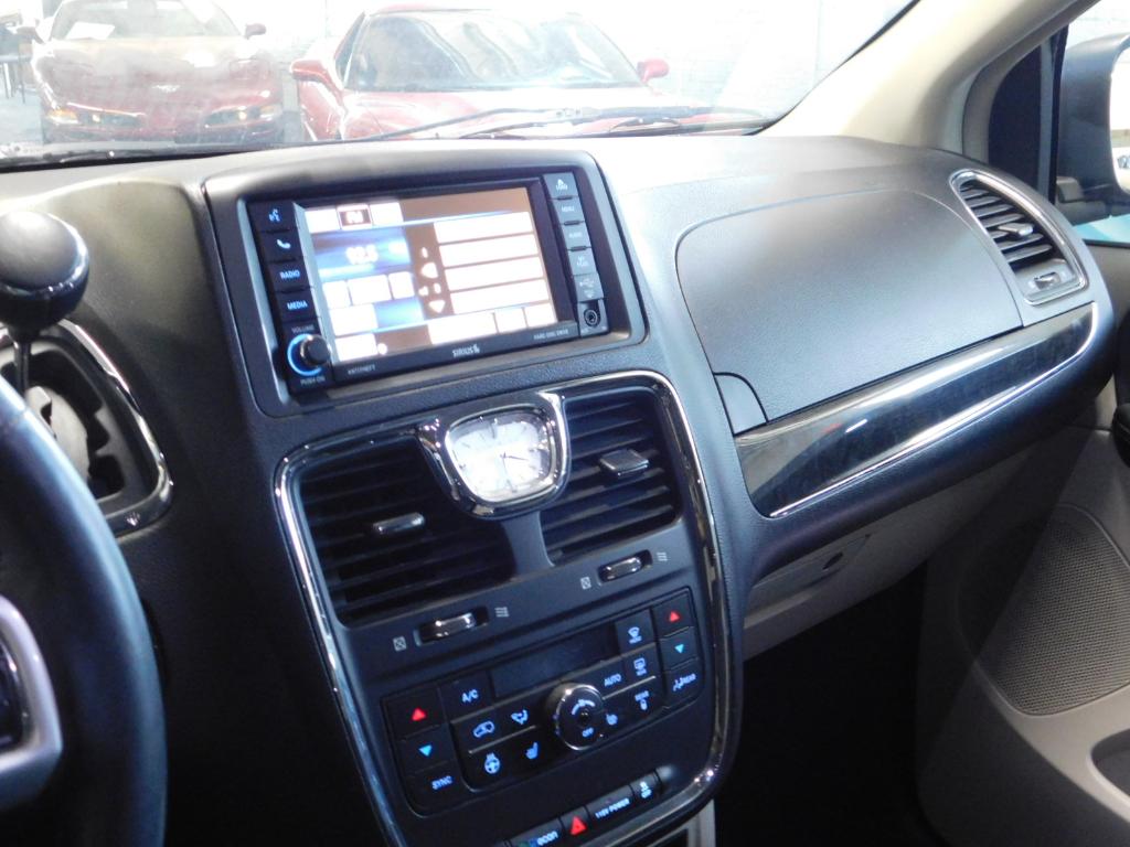 Photo 4 of 2013 Chrysler Town and Country Touring-L