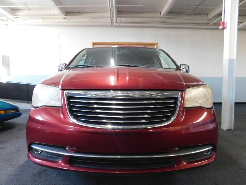 2013 Chrysler Town & Country Touring-L - Photo 10