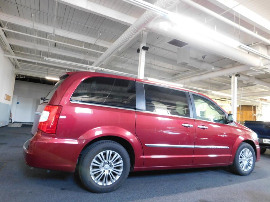 Photo 5 of 2013 Chrysler Town and Country Touring-L