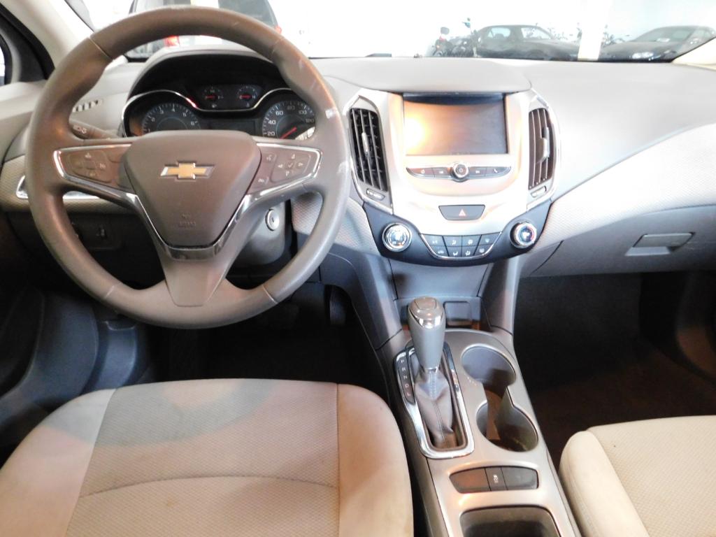 2017 Chevrolet Cruze LT Auto - Image 3