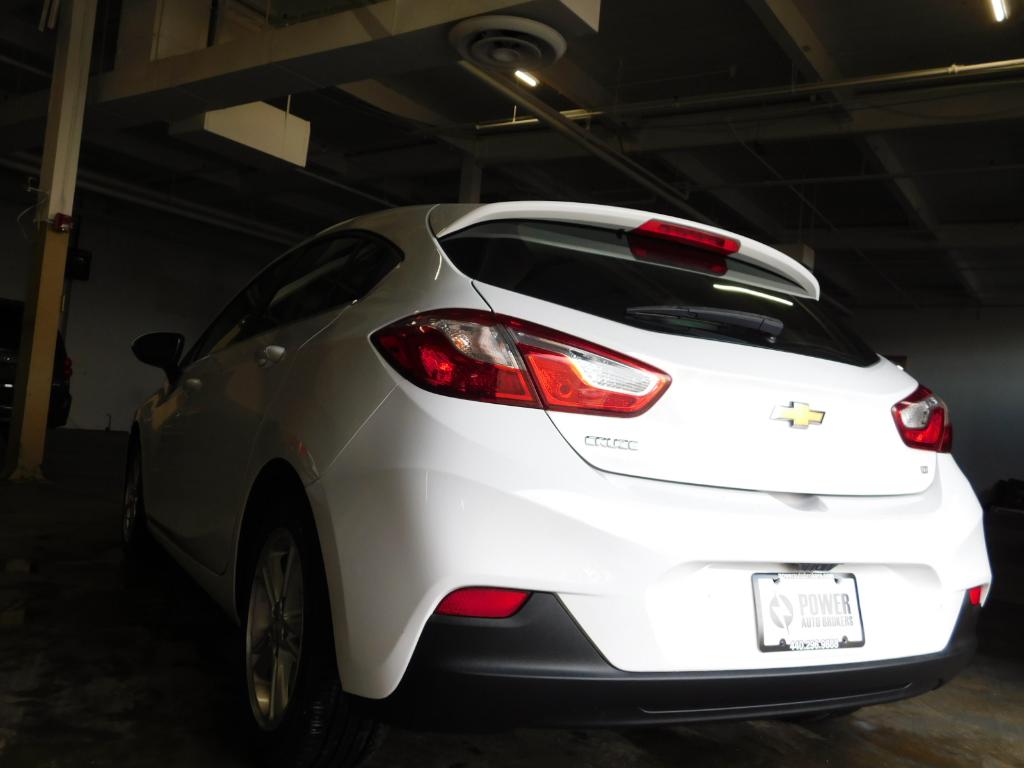 2017 Chevrolet Cruze LT Auto - Image 2
