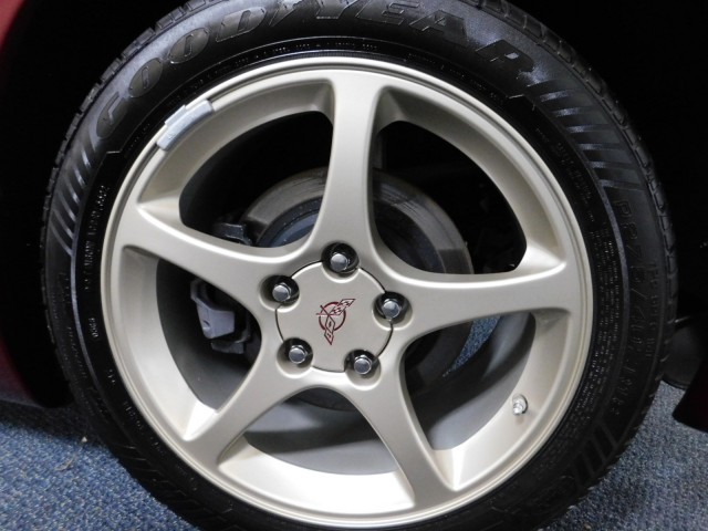 2005 Chrysler Crossfire Limited photo 28