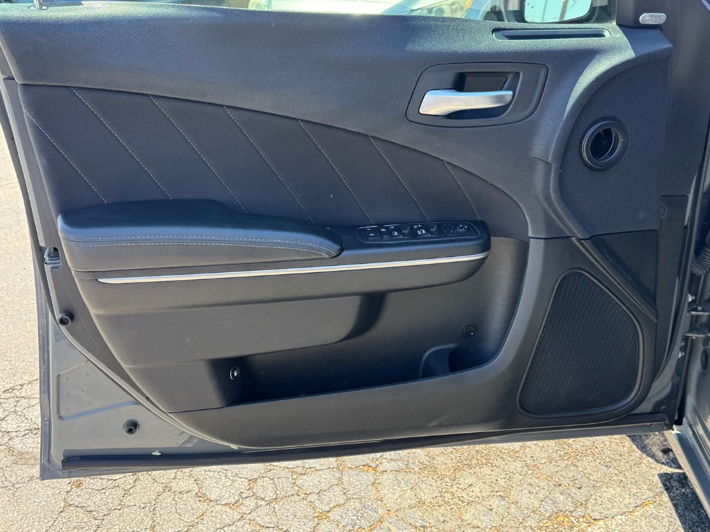 2017 Dodge Charger SXT - Photo 13