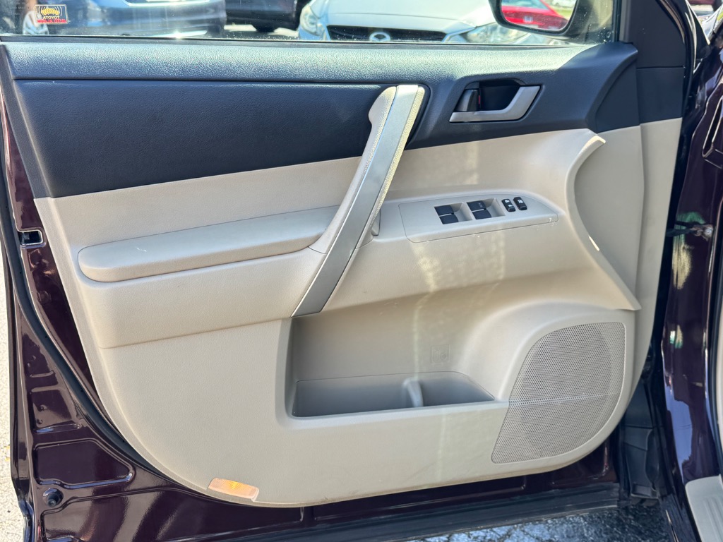 2011 Toyota Highlander SE - Photo 13