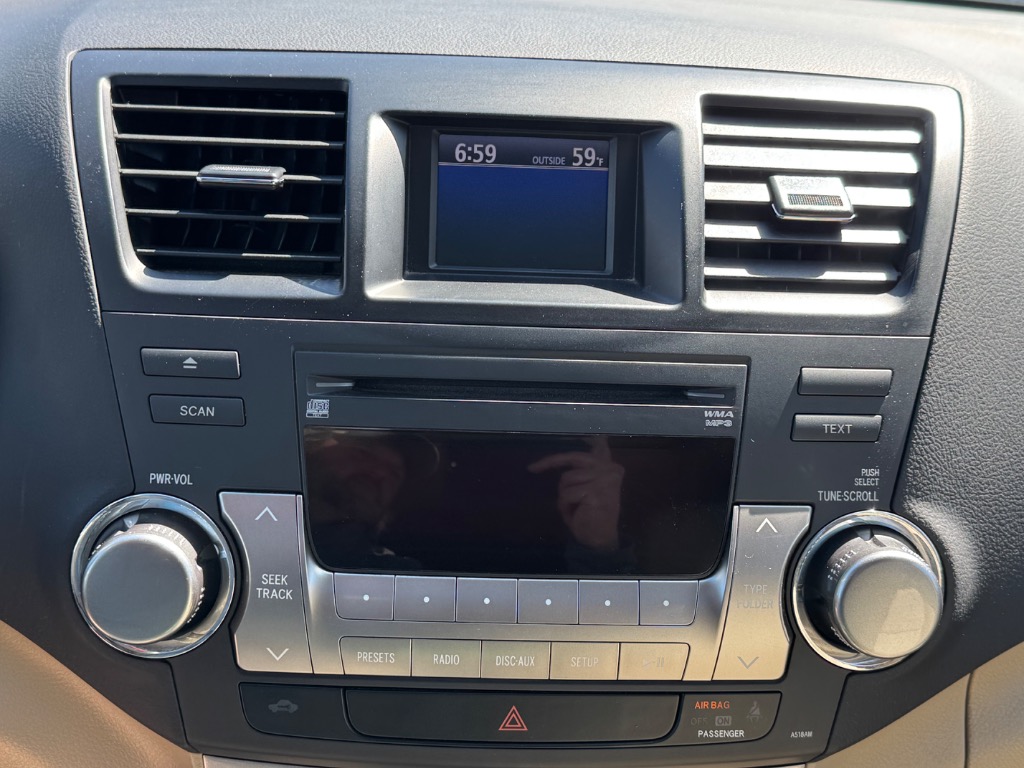 2011 Toyota Highlander SE - Photo 25