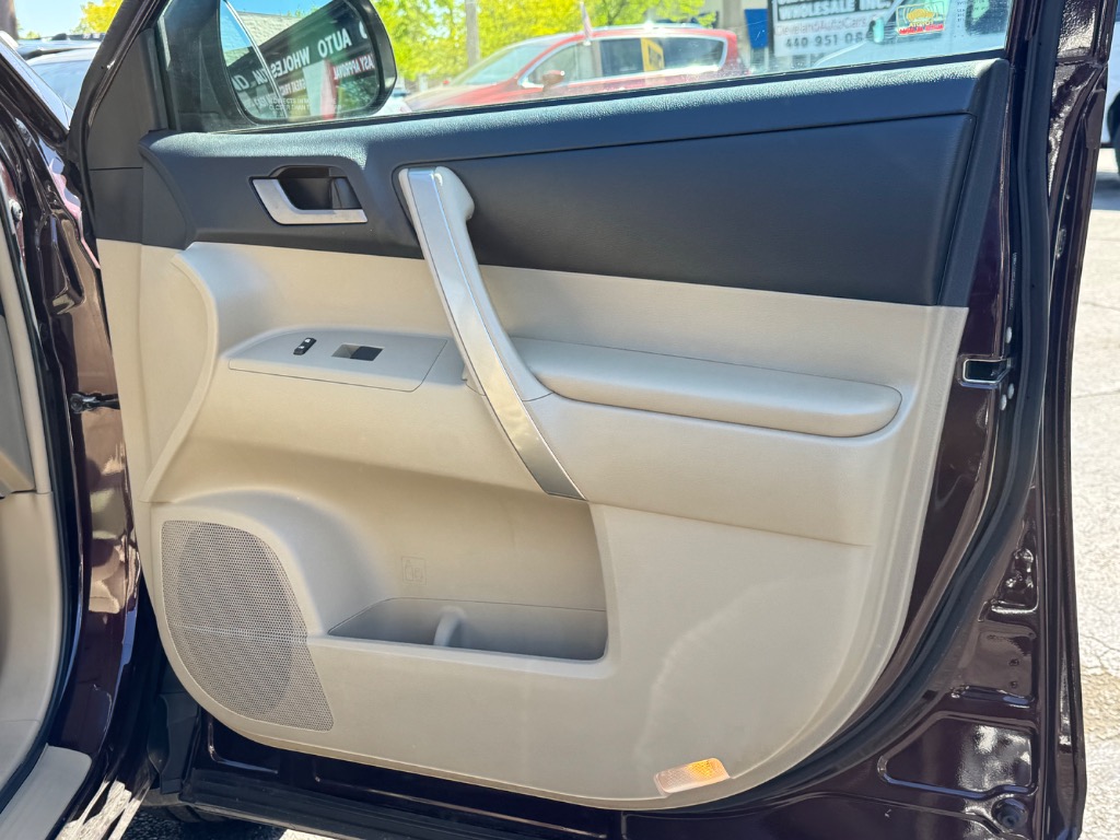 2011 Toyota Highlander SE - Photo 19