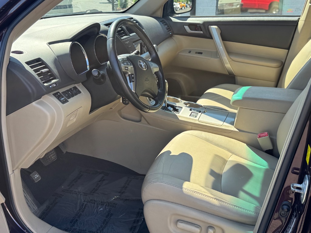 2011 Toyota Highlander SE - Photo 12