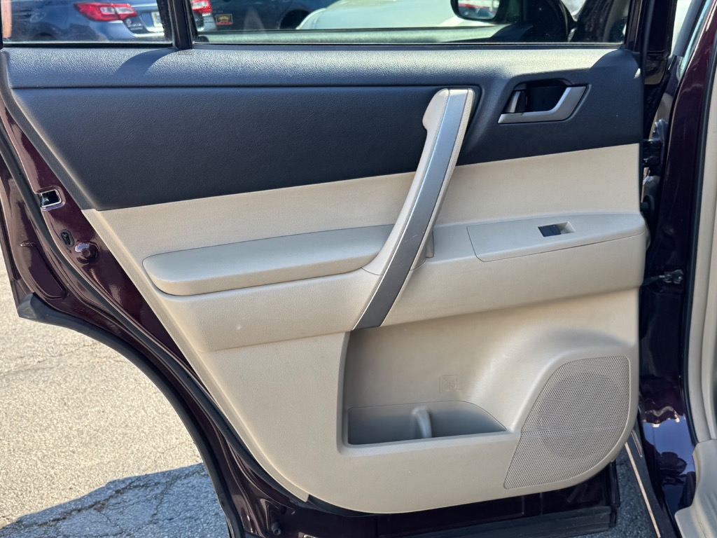 2011 Toyota Highlander SE - Photo 15