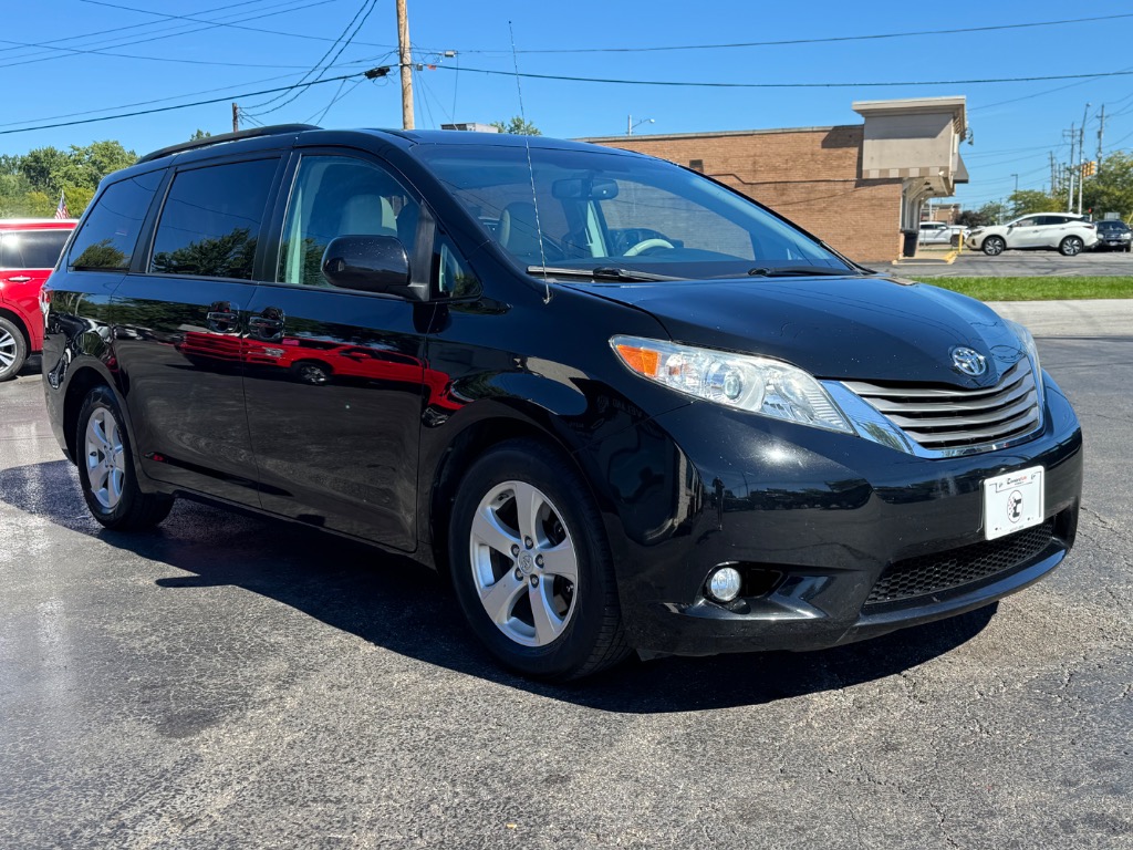 Photo 4 of 2012 Toyota Sienna XLE 7-Passenger Auto Access Seat