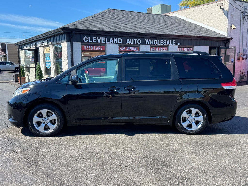 Photo 2 of 2012 Toyota Sienna XLE 7-Passenger Auto Access Seat