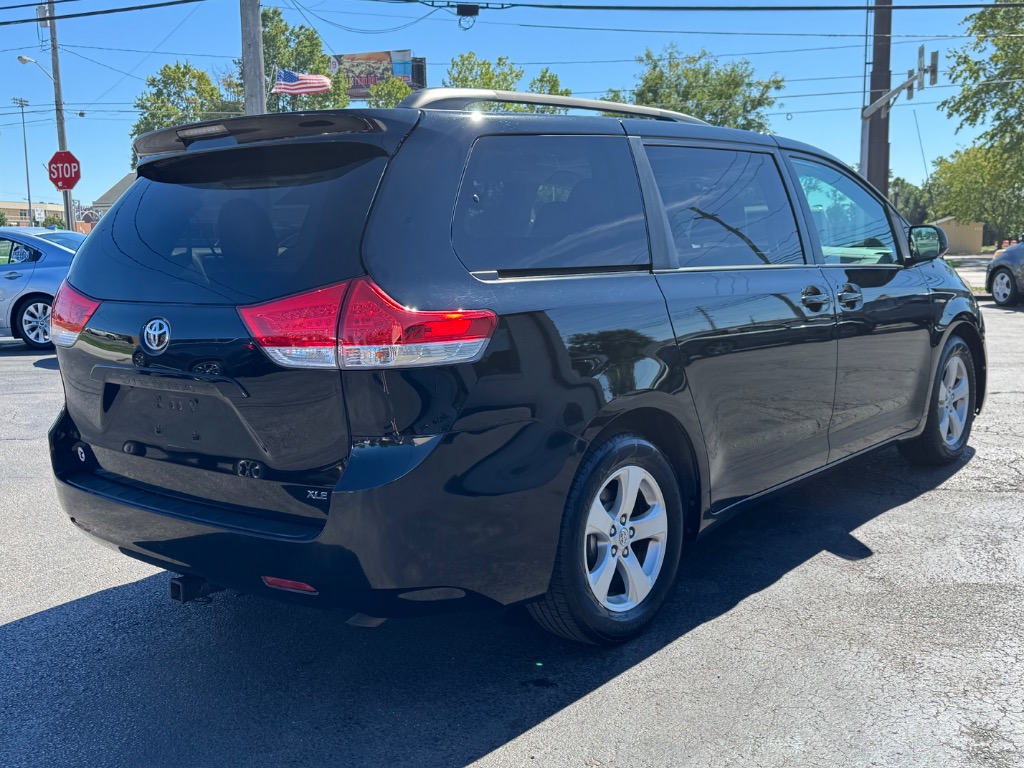 Photo 5 of 2012 Toyota Sienna XLE 7-Passenger Auto Access Seat