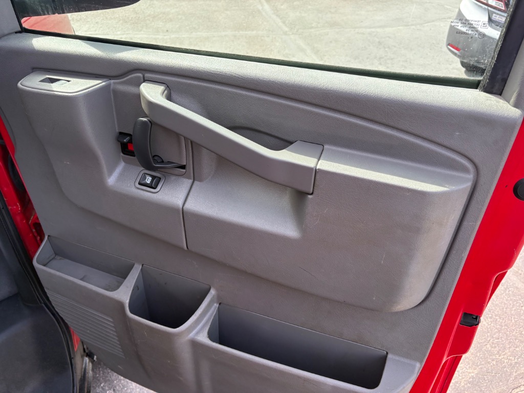 2017 Chevrolet Express Cargo Work Van - Photo 25
