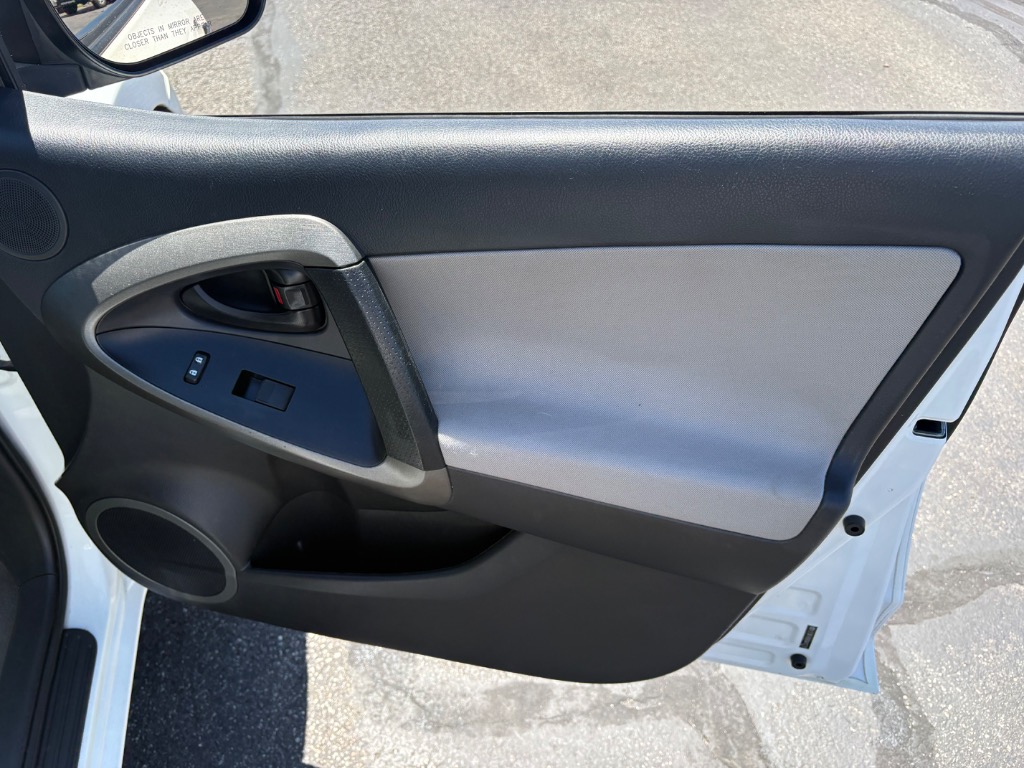 2012 Toyota RAV4 Base - Photo 32