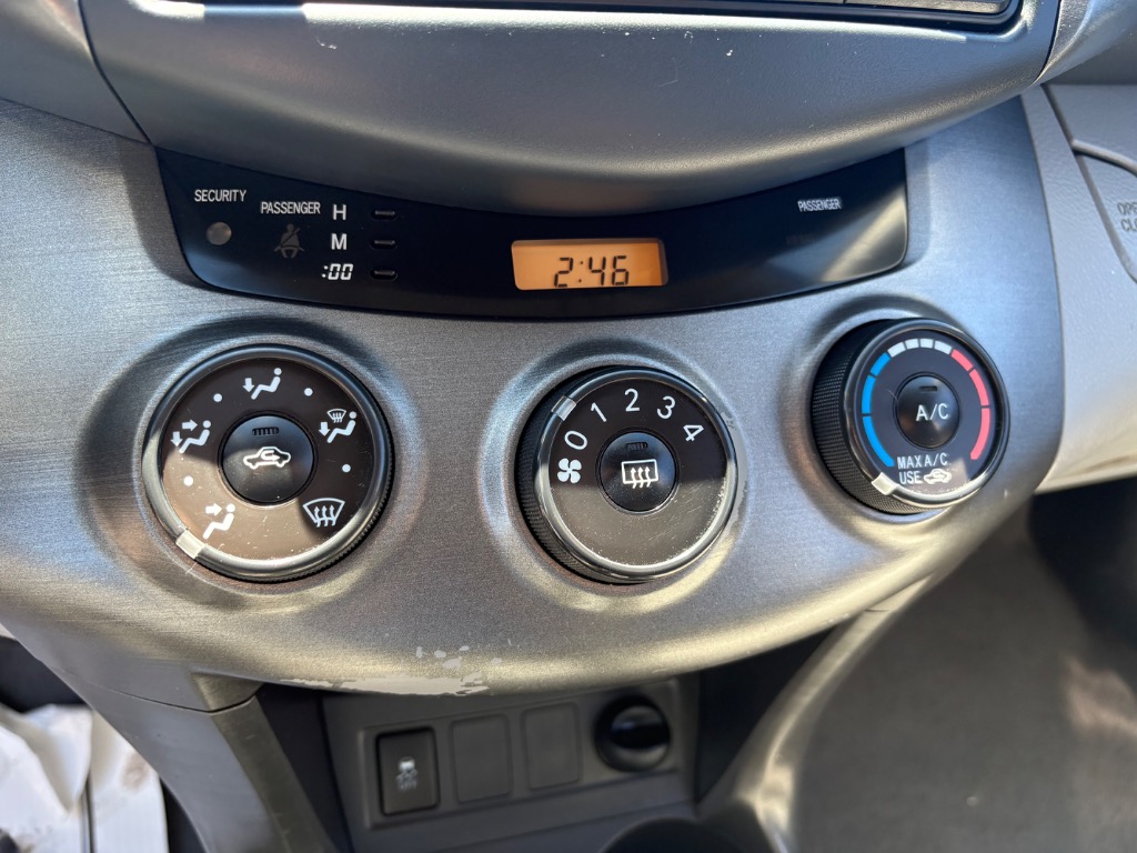 2012 Toyota RAV4 Base - Photo 19
