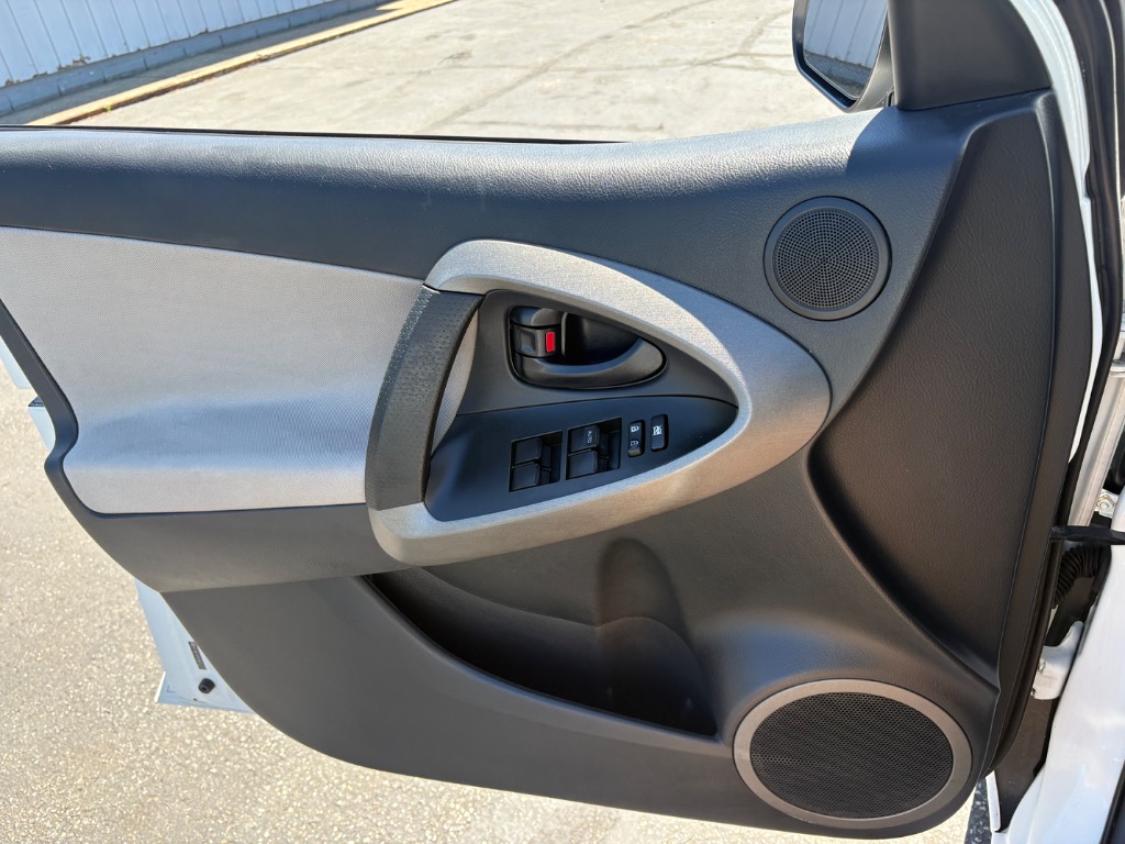 2012 Toyota RAV4 Base - Photo 12