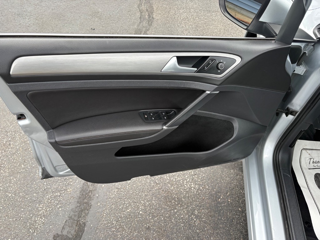 2015 Volkswagen Golf SportWagen 12