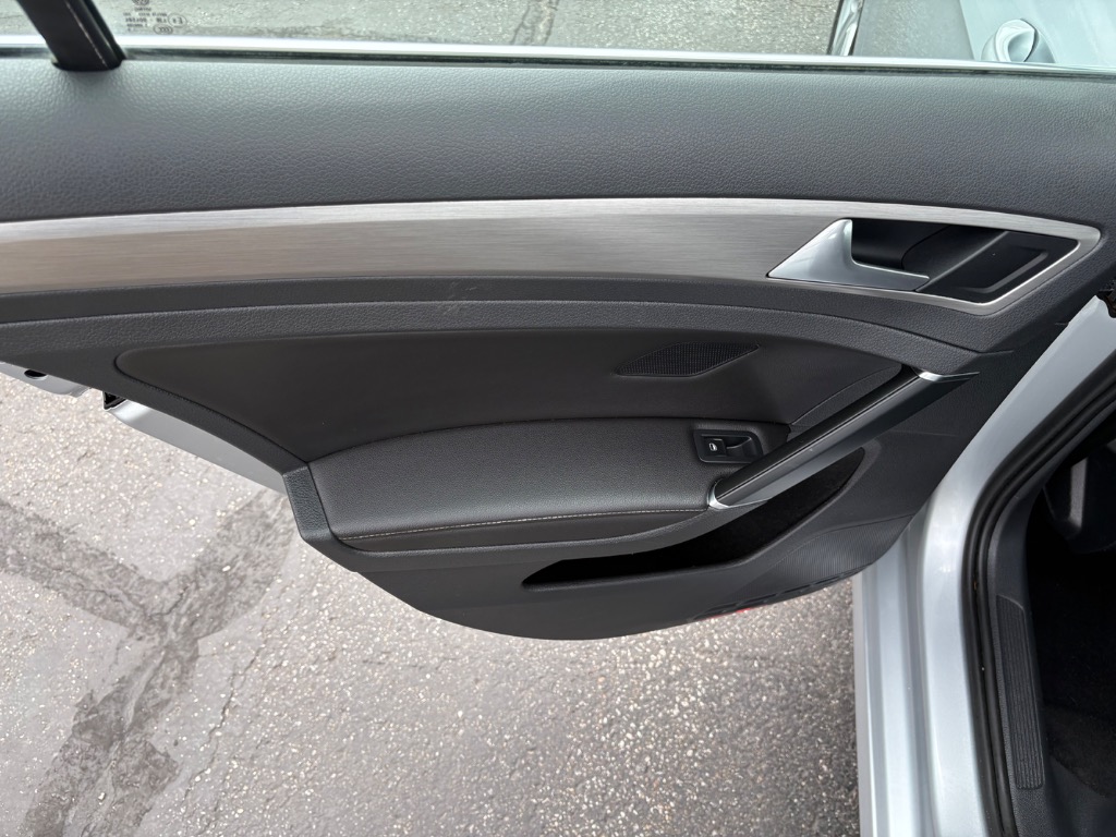 2015 Volkswagen Golf SportWagen 39