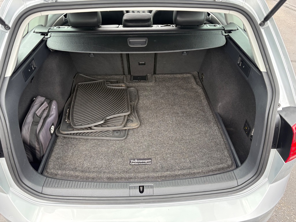 2015 Volkswagen Golf SportWagen 38
