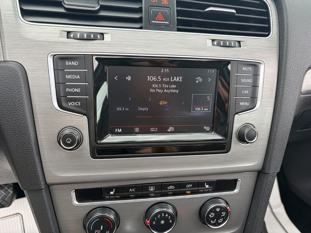 2015 Volkswagen Golf SportWagen 23