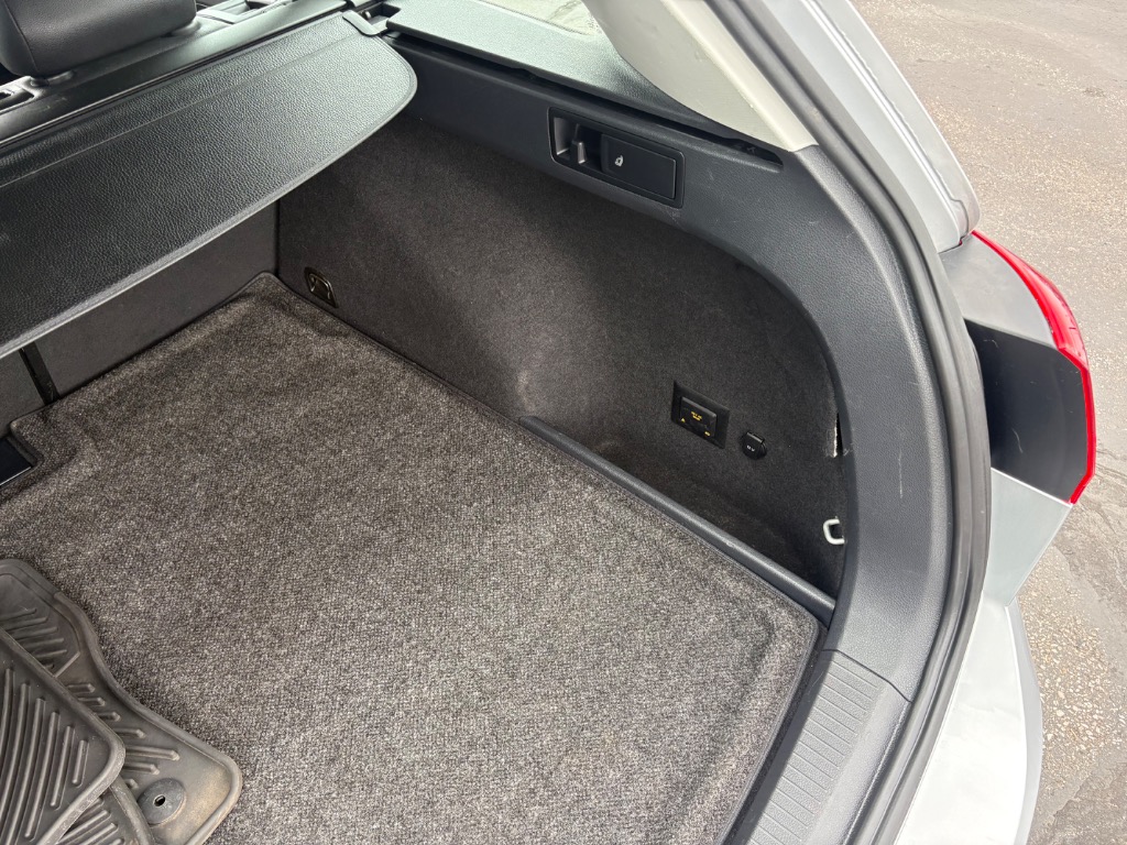 2015 Volkswagen Golf SportWagen 36