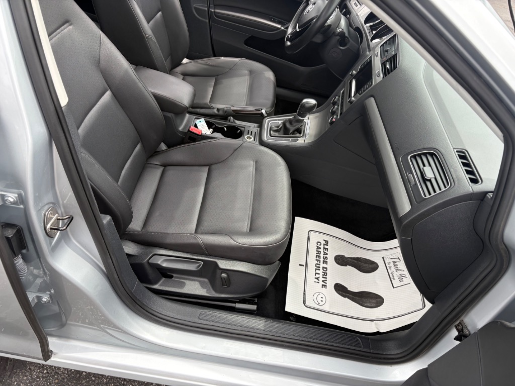 2015 Volkswagen Golf SportWagen 26