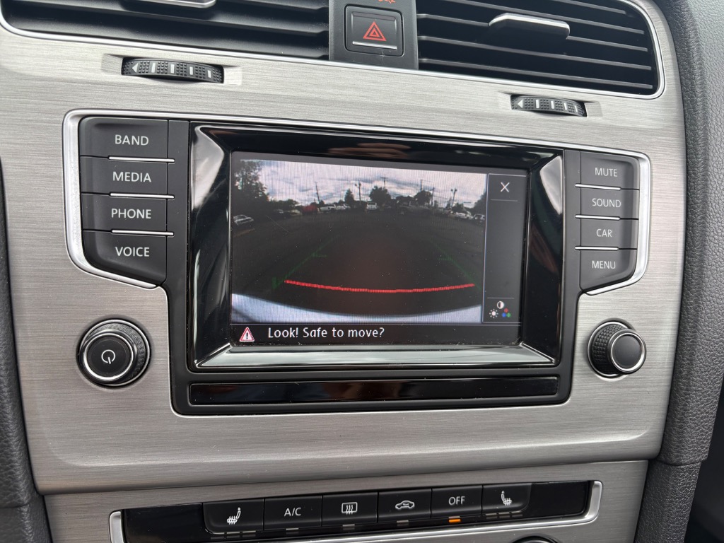 2015 Volkswagen Golf SportWagen 22
