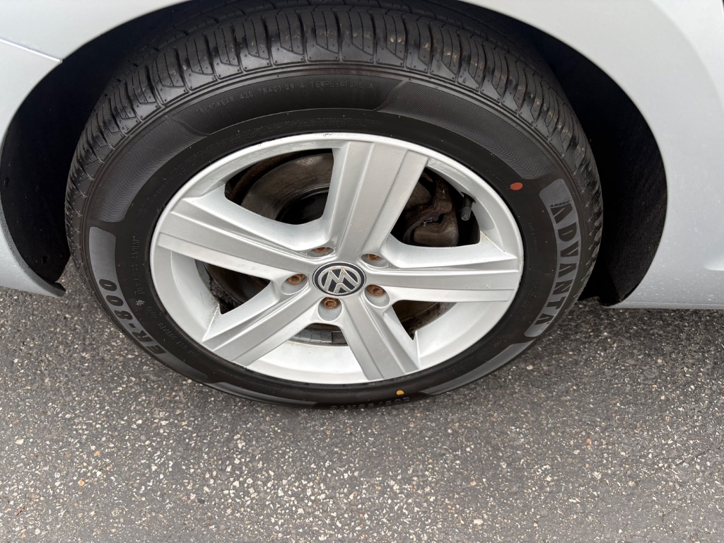 2015 Volkswagen Golf SportWagen 53