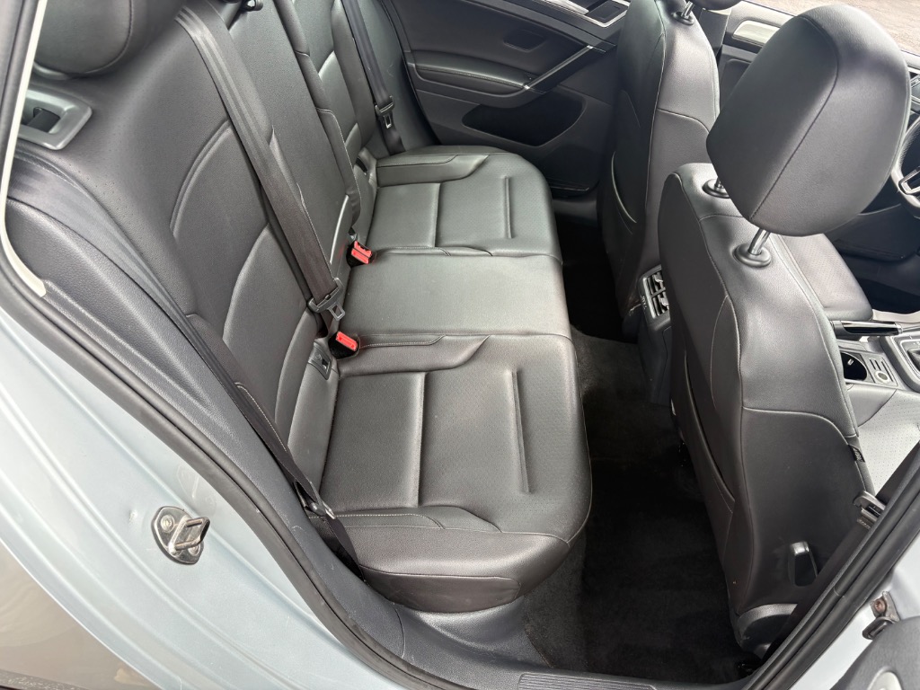 2015 Volkswagen Golf SportWagen 32