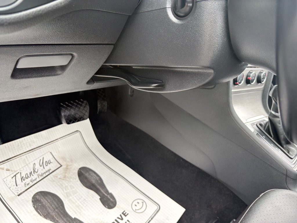 2015 Volkswagen Golf SportWagen 17