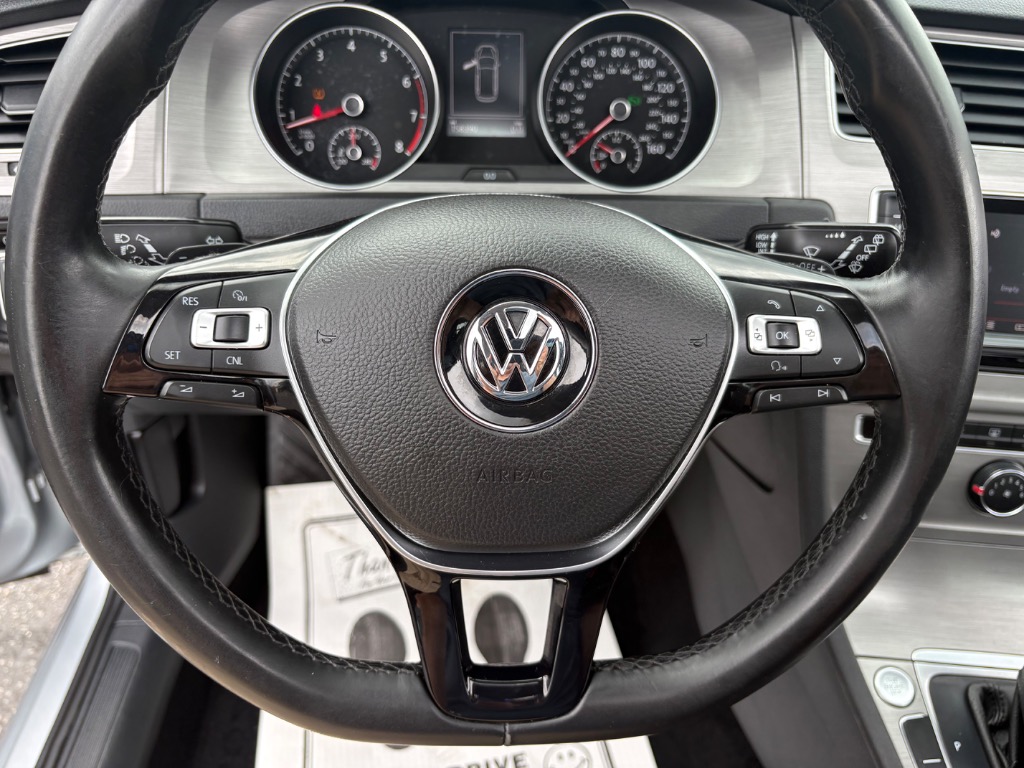 2015 Volkswagen Golf SportWagen 16