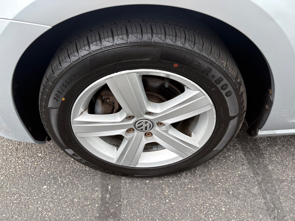 2015 Volkswagen Golf SportWagen 51